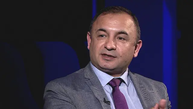 اسفندیار آدینه پژوهشگر ادبیات و زبان فارسی