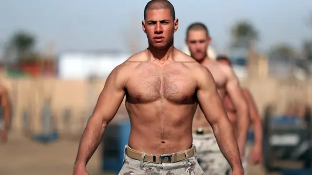 Wasu jami'an tsaro masu atisaye kenan suka tube rigunansu a kusa da Masar a ranar sabuwar shekara...