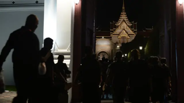 บรรยากาศบริเวณสนามหลวงในคืนวันสุดท้าย