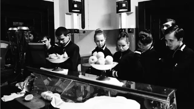 В Інституті, побудованому для зйомок "Дау", все було по-радянськи - зокрема обладнання та асортимент буфета