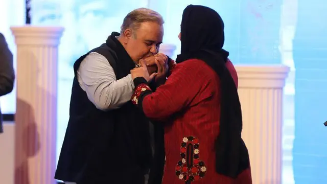 ا کبر عبدی و همسرش