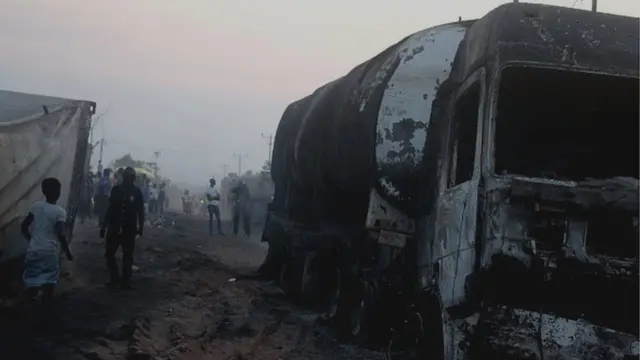 Abategetsi bavuze ko abandi bantu bagera ku 100 bagize ibikomere bitewe n'ubushye kubera iyi mpanuka
