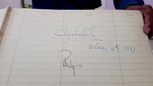 క్వీన్ ఎలిజబెత్ సంతకం