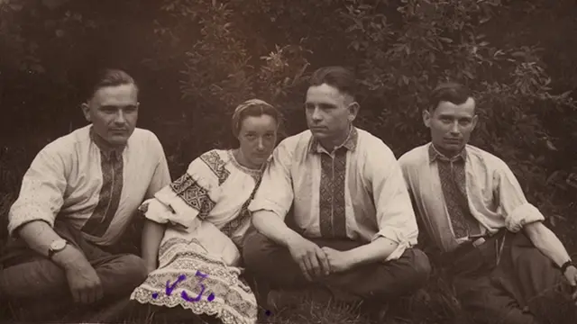 Постанці з Костопільщини. У центрі "Буйний" з дружиною. 1940-і роки