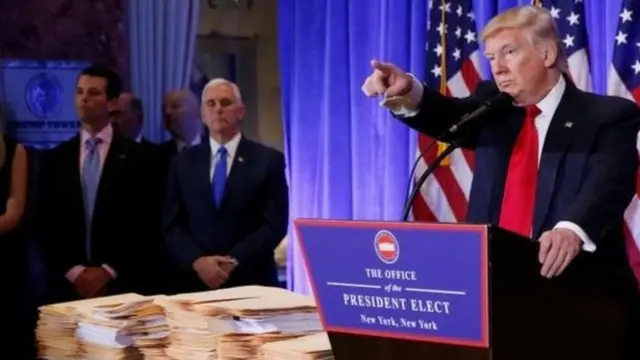 ÔngTrump cho biết uy tín của các cơ quan tình báo Mỹ sẽ bị "hoen ố nặng" nếu họ chính là nơi rò rỉ thông tin.