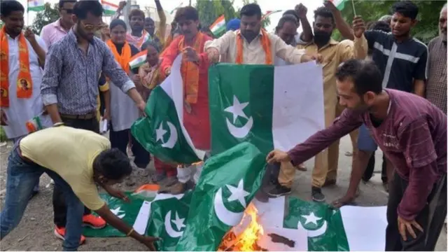 উরিতে ভারতীয় সেনাদের ওপর হামলার পর থেকে ভারতে পাকিস্তান বিরোধীতা চরমে।