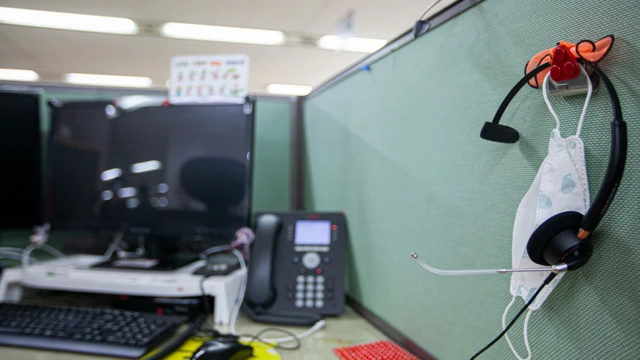 SK텔레콤이 최근 서울 구로구 콜센터 직원들이 신종 코로나바이러스 감염증(코로나19)에 90명 이상 집단감염되는 등 콜센터 감염위험이 크게 부각되자 12일 희망자를 대상으로 재택근무를 시행했다