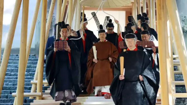 Император Нарухито в святыне Аматерасу Омиками