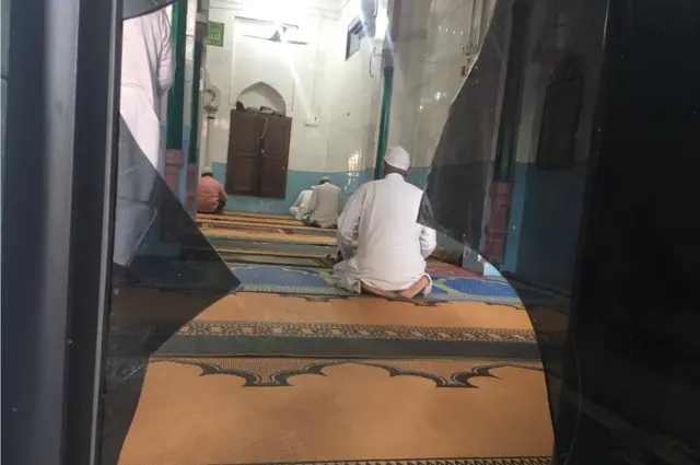 औरंगाबाद में मस्जिद का टूटा शीशा, बिहार, औरंगाबाद सांप्रदायिक हिंसा