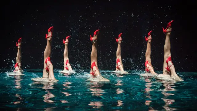 Сцена из шоу Le Reve