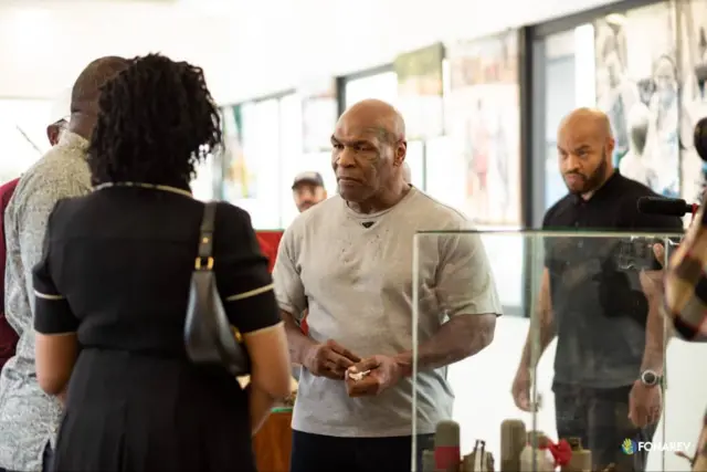 Entretien entre Mike Tyson et ses hôtes