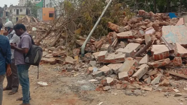 சென்னை மயிலாப்பூரில் வீடுகளை அப்புறப்படுத்தும் விவகாரம்