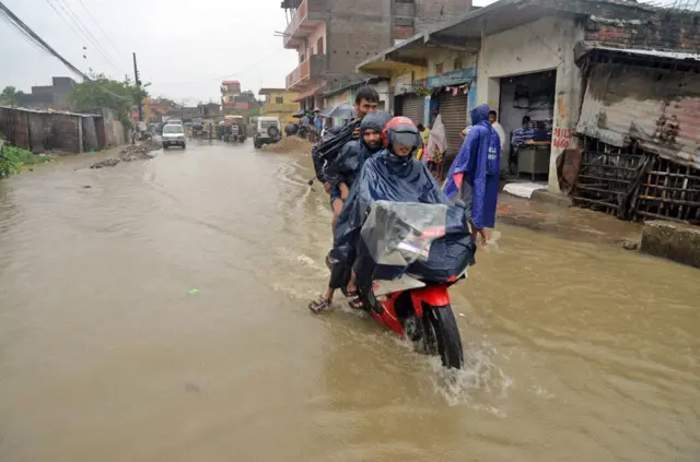 पर्साको अधिकांश भाग डुबान भएको छ।
