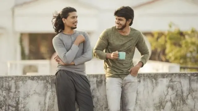 ऑफिस में महिलाओं के लिए कैसे कपड़े ठीक हैं