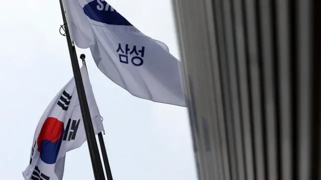 태극기와 삼성 로고