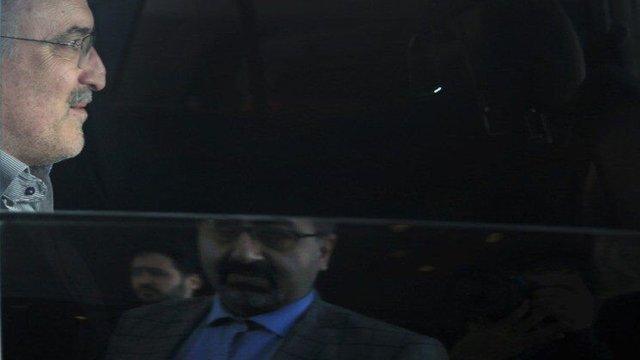 سعید نمکی در حکم انتصاب سخنگوی جدید وزارت بهداشت از او خواسته بود "قبل از طرح موارد در رسانه‌ها و شبکه‌های اجتماعی" با او هماهنگ شود