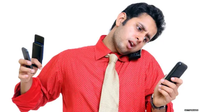 तुम्ही एकाच वेळी किती संभाषणांमध्ये गुंतलेले असता?