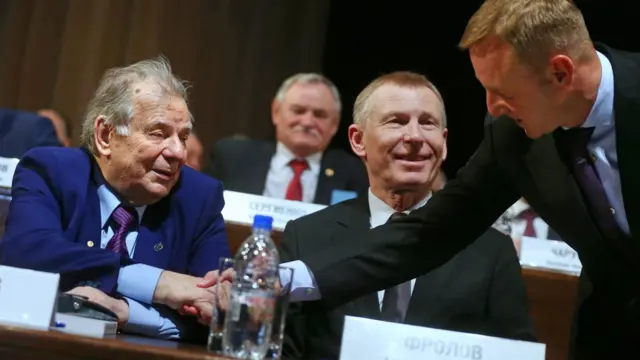 Россия. Москва. 24 марта. Вице-президент РАН, ректор Санкт-Петербургского национального исследовательского академического университета Жорес Алферов, руководитель Росгидромета Александр Фролов и министр образования и науки РФ Дмитрий Ливанов (слева направо на первом плане) на общем собрании Российской академии наук.