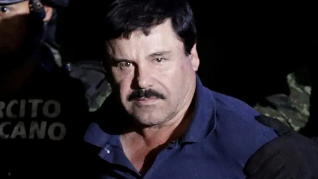 حوآکین گوزمان، سرکرده کارتل بزرگ موادمخدر مکزیک که به ال‌چاپو شهرت دارد