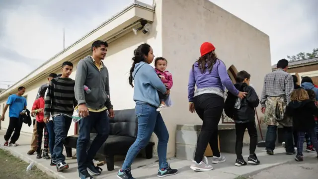 ABD sınır görevlileri geçen ay yasa dışı yollarla Meksika'dan ülkeye giren 130 binden fazla göçmeni gözaltına aldı.
