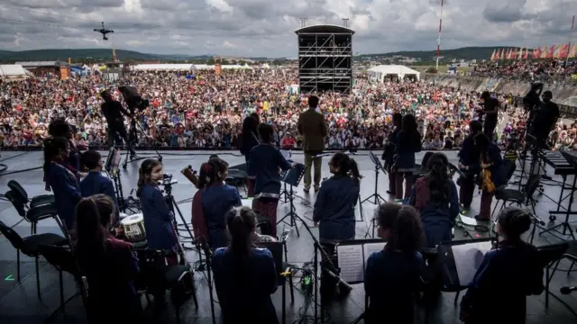 Zohra orchestra performing in Slovakia