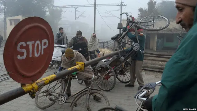 भारतीय रेल, रेल मंत्रालय, रद्द ट्रेनें, यात्री