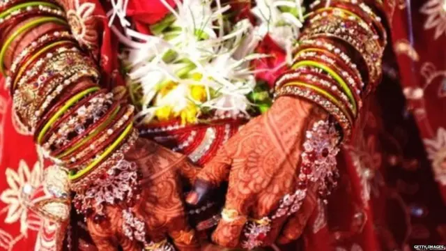 ਇੱਕ ਯੂਜ਼ਰ ਅਨੁਸਾਰ ਚੀਨ ਵਿੱਚ ਸਗਾਈ 'ਤੇ ਕੁੜੀ ਨੂੰ ਮੁੰਡੇ ਦੇ ਪਰਿਵਾਰ ਵੱਲੋਂ 10 ਲੱਖ ਰੁਪਏ ਤੋਹਫੇ ਵਜੋਂ ਦਿੱਤੇ ਜਾਂਦੇ ਹਨ