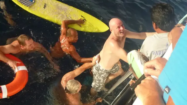 Арчибальда поднимают на борт