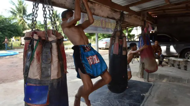 ซ้อมมวยที่ค่าย