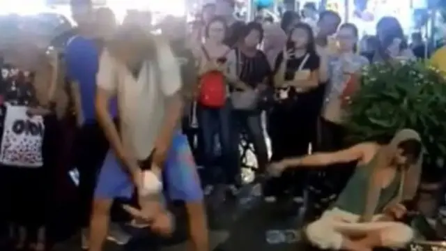 Ababirebaga bari baguye mu kantu ariko birinda kubyivangamo