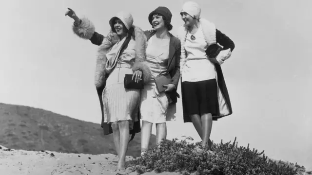 تميزت نساء العشرينات بقصة الشعر القصيرة الحادة