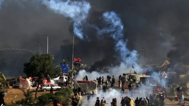 इस्लामाबादसह इतरही शहरात हिंसेचं वृत्त आहे