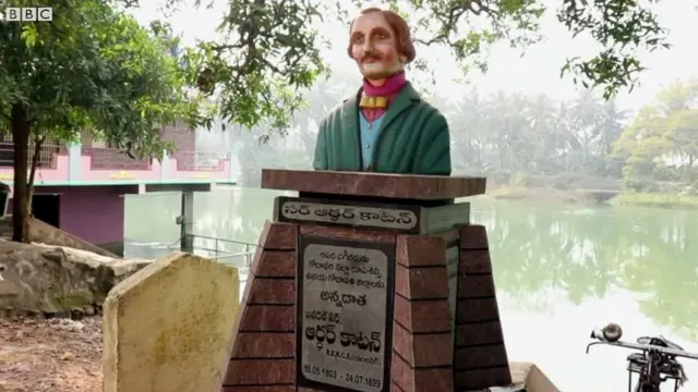 సర్ ఆర్థర్ కాటన్ విగ్రహం