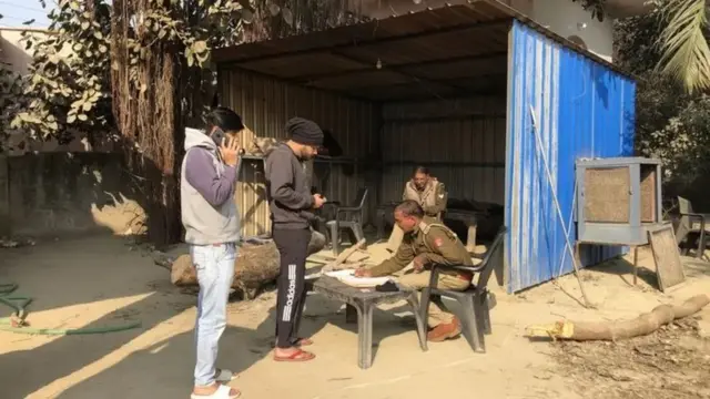 ఆలయంలోకి వెళ్లాలంటే ఐడీ కార్డు చూపించాల్సి ఉంటుంది