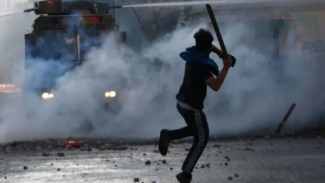 இரான், சிலி, கொலம்பியா - உலகெங்கும் நடக்கும் போராட்டங்கள், வீதிக்கு வந்து வதைபடும் சாமானியர்கள் மற்றும் பிற செய்திகள்