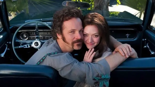 Priča o Dubokom grlu je dramatizovana u „Lavlejsu" (Lovelace, 2013), biografskom filmu u kome glavnu ulogu igra Amanda Sejfrid