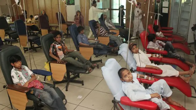 ઘણા ગરીબ પરિવારોનાં બાળકો થેલેસેમિયાગ્રસ્ત હોવાના કારણે મોટી સંખ્યામાં સંસ્થાઓ દ્વારા બ્લડ ટ્રાન્સફ્યુઝન માટે વ્યવસ્થા કરવામાં આવે છે, પરંતુ તે મોટા ભાગે અપૂરતી સાબિત થતી હોવાની વ્યાપક ફરિયાદો ઊઠે છે