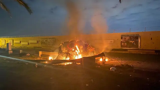 خودروی در حال سوختن