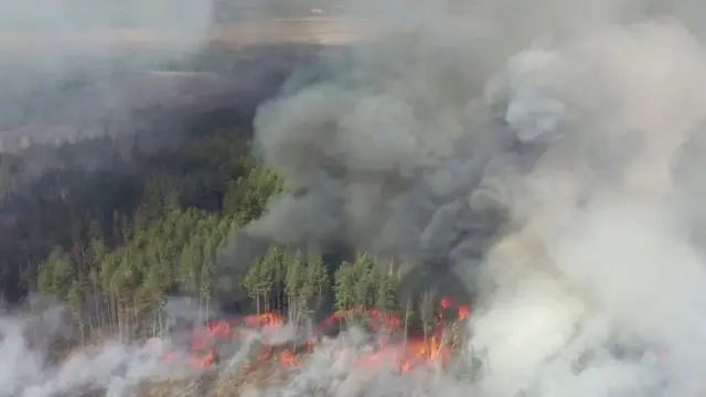 O fogo está agora a apenas 2 km da região da usina