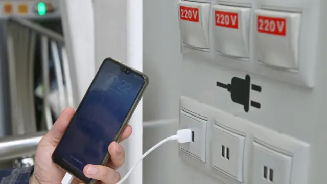 मोबाइल चार्जिंग प्वाइंट