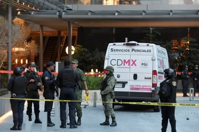 Plaza Artz Pedregal.