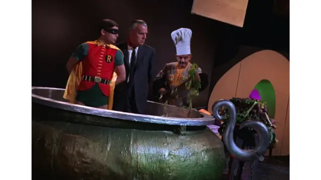 Приготування "традиційного весільного борщу з полонених" у серіалі "Бетмен"