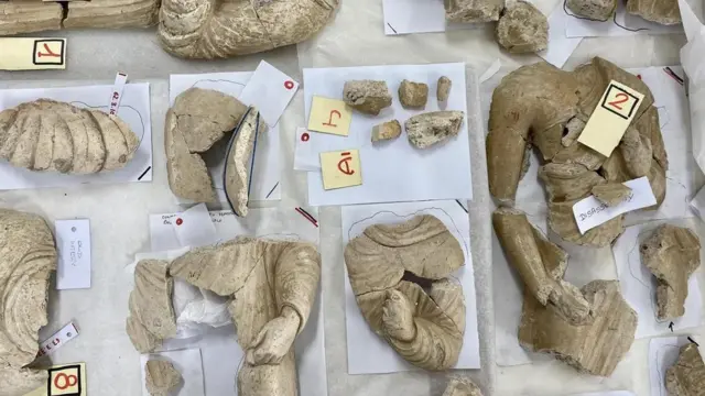 يعمل فريق دولي على تصنيف أكثر من 7,500 قطعة لترميم آثار تعود لقرون مضت