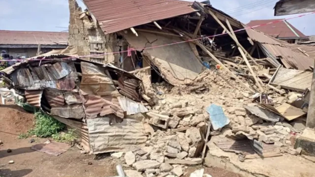 Stones scatta for ground wit brown roof