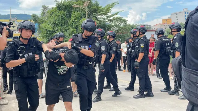  ဝ နယ်မြေထဲက အွန်လိုင်းငွေလိမ်ဂိုဏ်းနဲ့ ဆက်စပ်နေတဲ့ တရုတ်နိုင်ငံသား ၁၂၀၀ ကျော်ကို လွှဲပေး