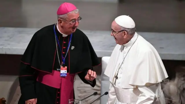 أبرز ديرمود مارتن، رئيس أساقفة دبلن، كبر سن معظم كهنة أيرلندا وزيادة عدد المتوفين عن المنضمين للكهنوت