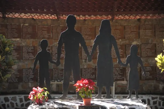 Escultura en El Mozote, Morazán, El Salvador.