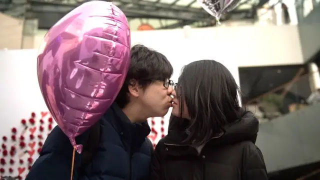 திருமணத்திற்கும், தேனிலவுக்கும் ஊக்கத்தொகை தரவுள்ள சீனா