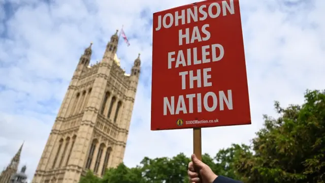 Cartaz com protesto contra Boris Johnsonbrabet pirata6/6/2022