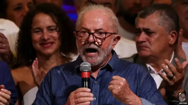 ਲੂਲਾ ਆਪਣੀ ਚੋਣ ਜਿੱਤਣ ਤੋਂ ਬਾਅਦ ਸਾਓ ਪੌਲੋ ਵਿੱਚ ਸਮਰਥਕਾਂ ਨੂੰ ਸੰਬੋਧਨ ਕਰਦੇ ਹੋਏ